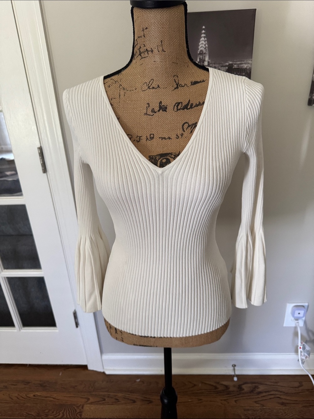 Carolina Herrera Cream Ribbed V-Neck Bell-Sleeve Sweater